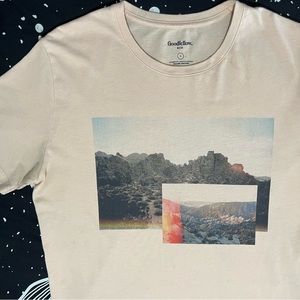 Men’s Peach Graphic T-Shirt Short Sleeve Size Large Goodfellow & Co Mountains